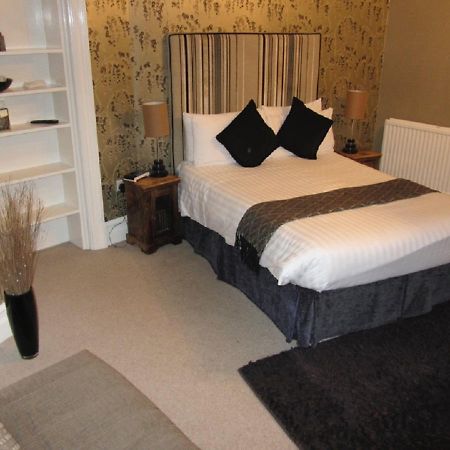 Monties Guest House - Adults Only Боунес он Уиндърмиър Екстериор снимка